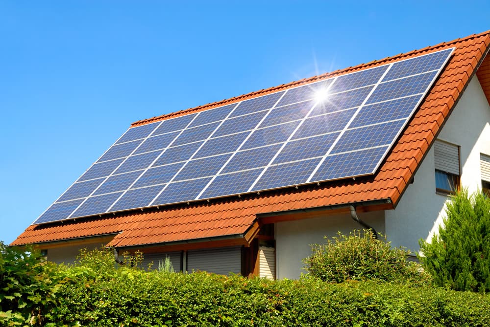 Installation de panneaux photovoltaïques sur toiture