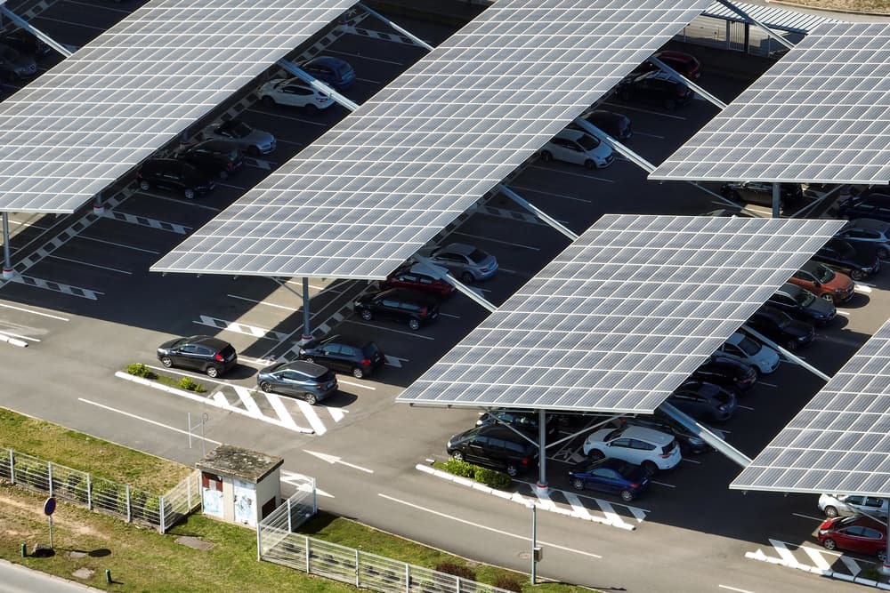 Ombrières photovoltaïques parking installation 2025