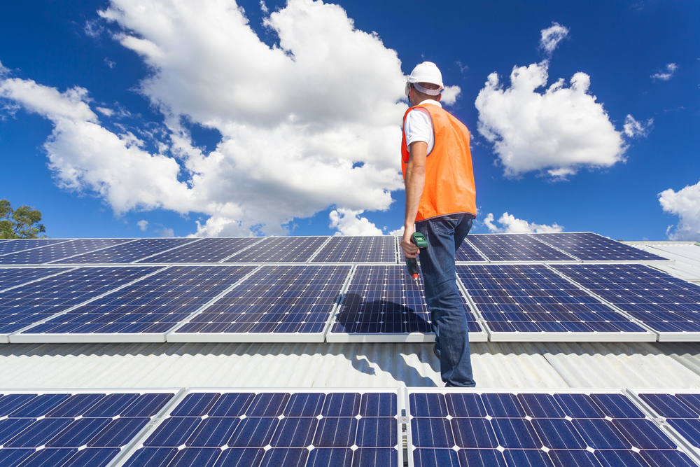 Bâtiment professionnel avec panneaux solaires